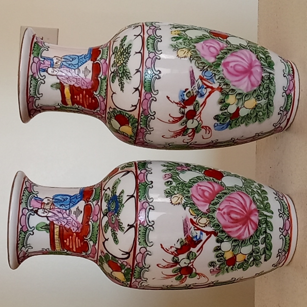 Chinese Famille Rose Medallion 8-inch Vases Pair Excellent Condition